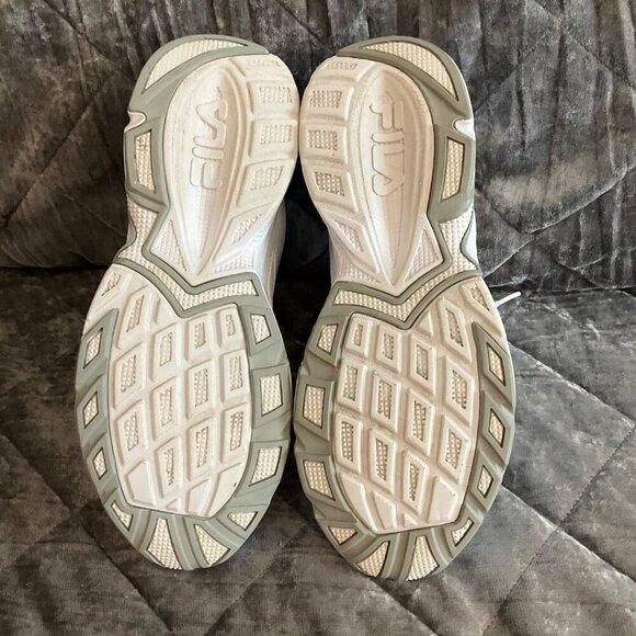 Fila Womens White Sneakers size 8 comfy classic casual EUC - Picture 8 of 11